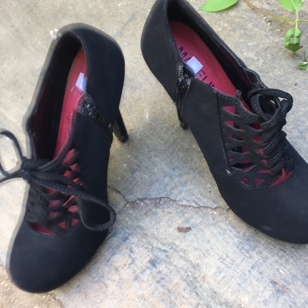 Suede little boots size 5 with zipper black